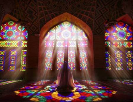 عزت در همراهی با دین